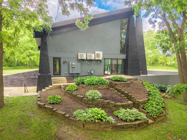 8100 160th AVENUE, Bristol, WI 53104