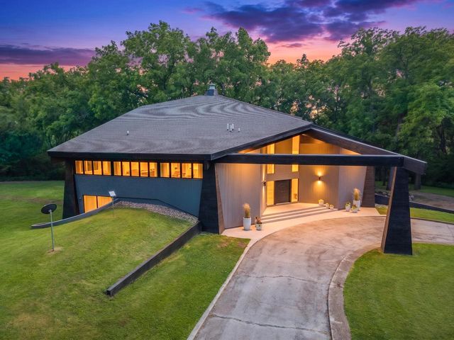 8100 160th AVENUE, Bristol, WI 53104