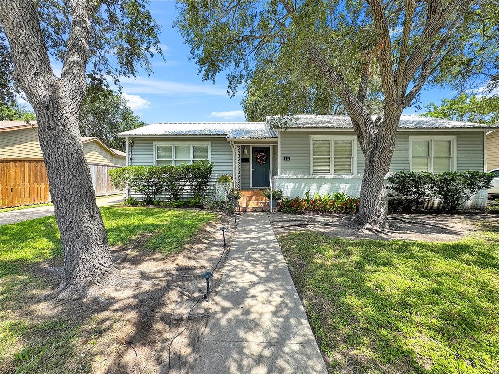 916 Delaine Dr, Corpus Christi, TX 78411