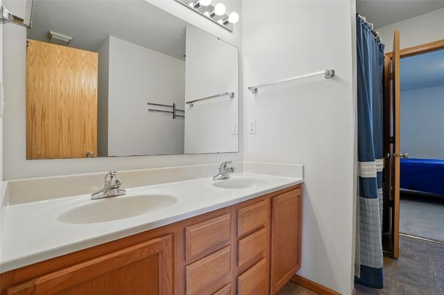 1450 Tower Ln NE, Cedar Rapids, IA 52402