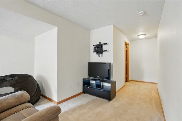 1450 Tower Ln NE, Cedar Rapids, IA 52402