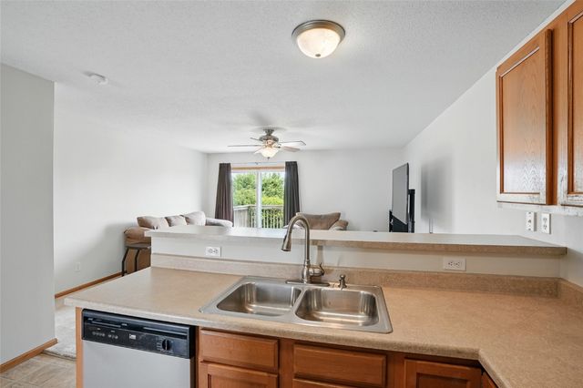 1450 Tower Ln NE, Cedar Rapids, IA 52402