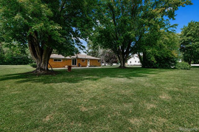 4499 S Linden Road, Flint Charter Township, MI 48507