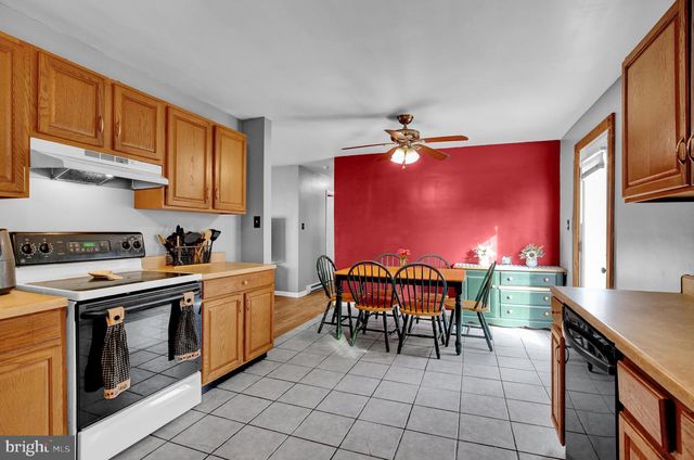 340 HARRY AVE, Robesonia, PA 19551