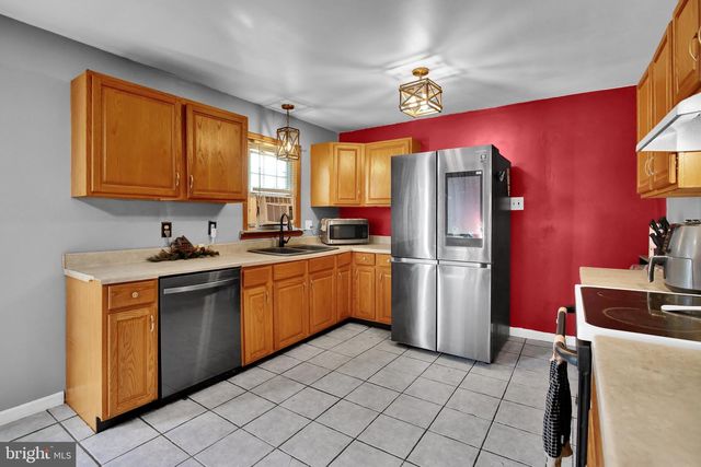 340 HARRY AVE, Robesonia, PA 19551