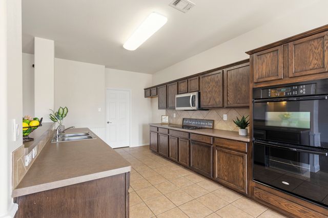 12421 Hunters Mill Trail, Fort Worth, TX 76028