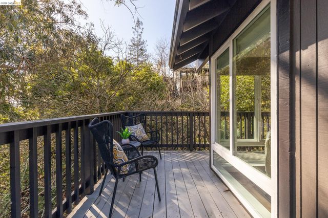 6931 Pinehaven Rd, Oakland, CA 94611