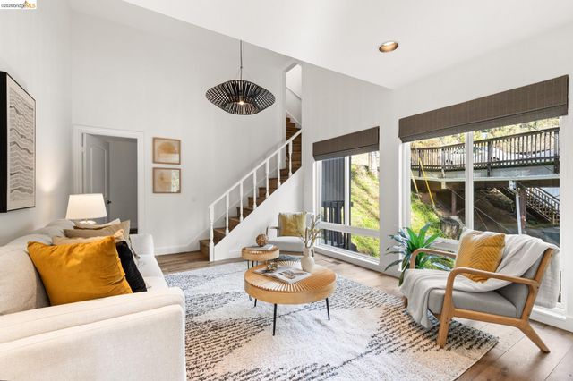 6931 Pinehaven Rd, Oakland, CA 94611