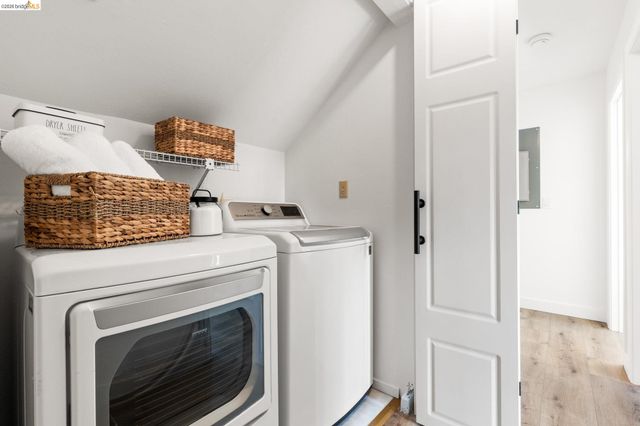 6931 Pinehaven Rd, Oakland, CA 94611