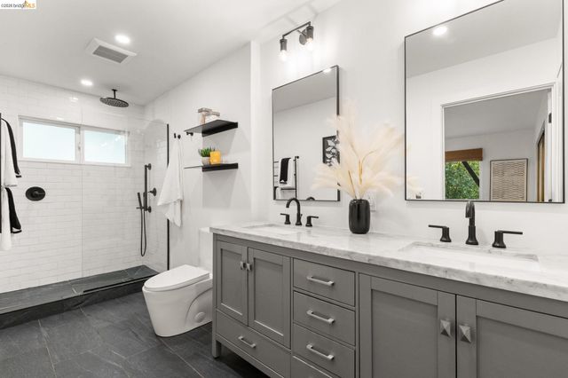 6931 Pinehaven Rd, Oakland, CA 94611