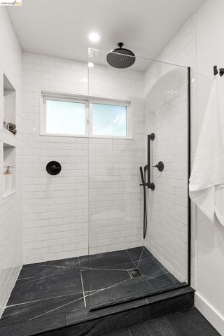 6931 Pinehaven Rd, Oakland, CA 94611