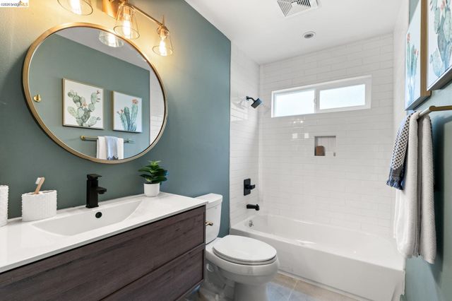 6931 Pinehaven Rd, Oakland, CA 94611