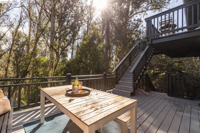 6931 Pinehaven Rd, Oakland, CA 94611