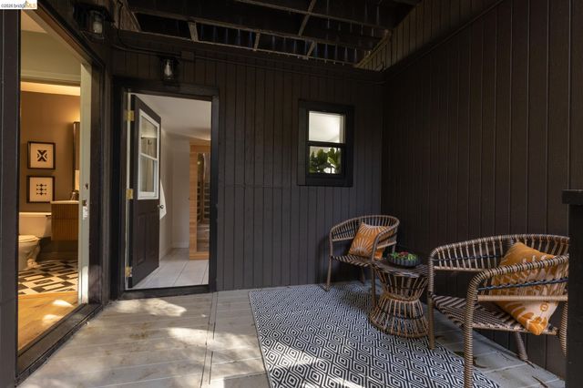 6931 Pinehaven Rd, Oakland, CA 94611