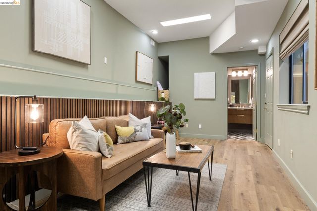 6931 Pinehaven Rd, Oakland, CA 94611