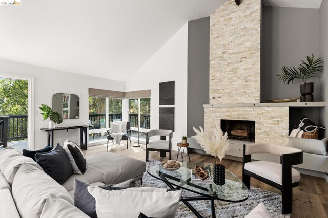 6931 Pinehaven Rd, Oakland, CA 94611