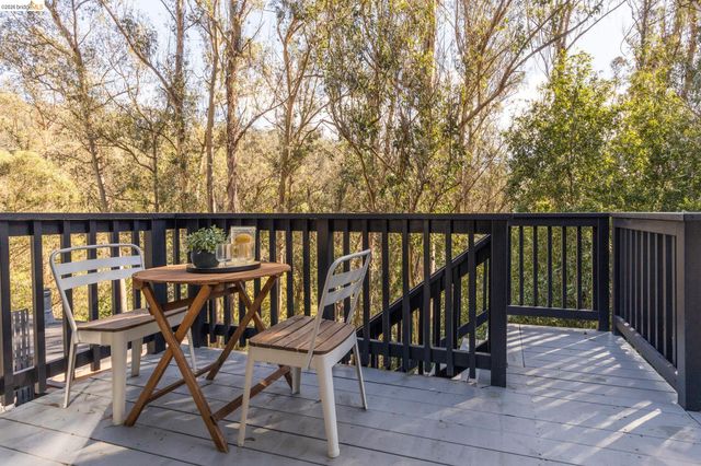 6931 Pinehaven Rd, Oakland, CA 94611