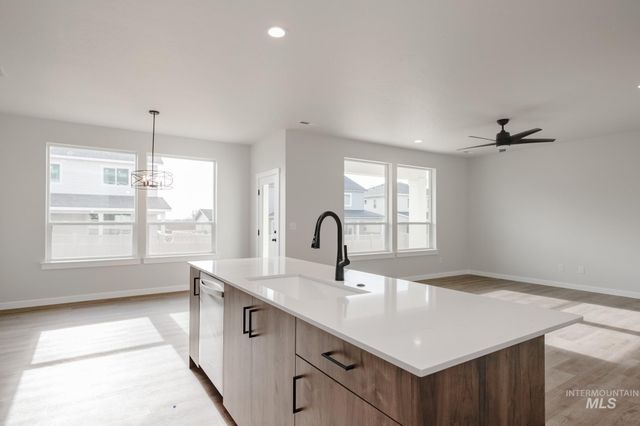 2135 S Border Way, Meridian, ID 83642