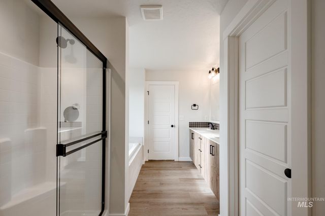 2135 S Border Way, Meridian, ID 83642