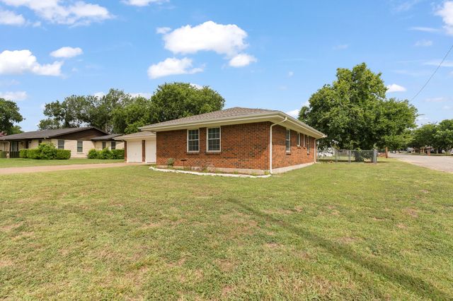 1200 Lynnwood Drive, Cleburne, TX 76033