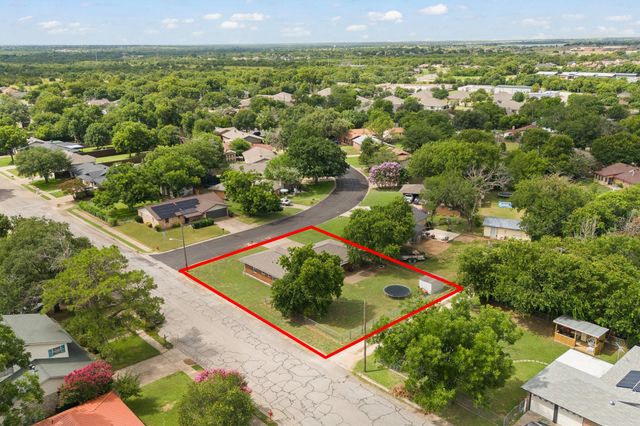 1200 Lynnwood Drive, Cleburne, TX 76033