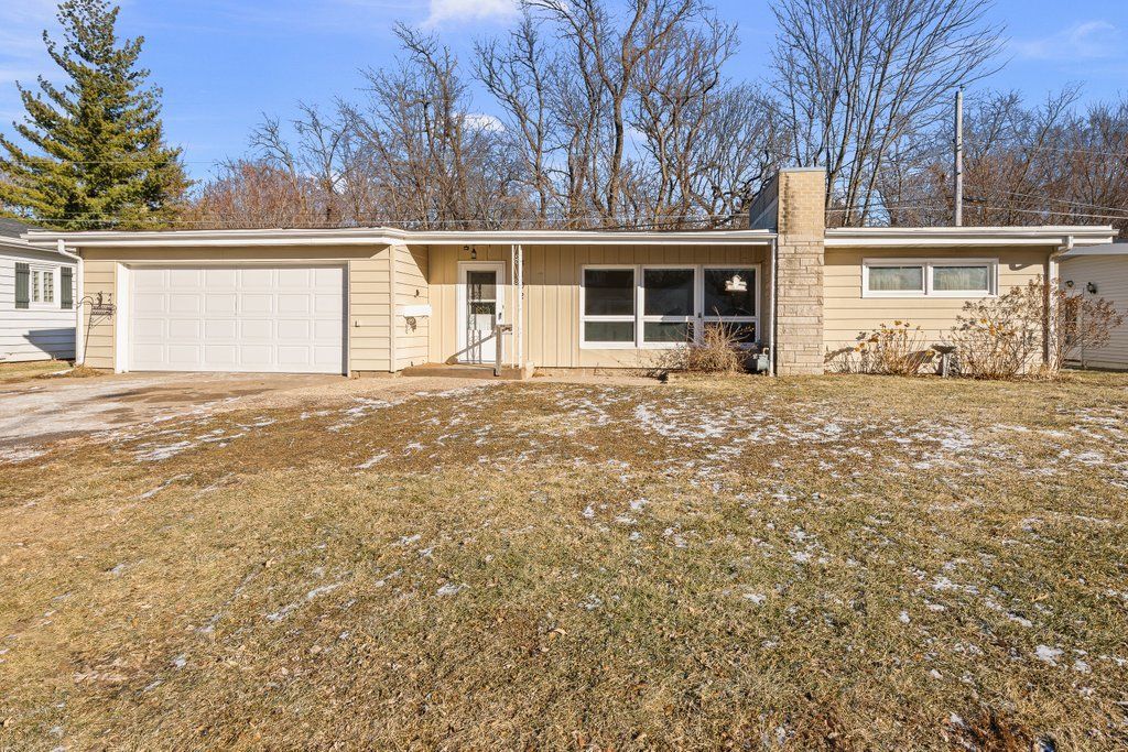 3102 15th Street A, Moline, IL 61265