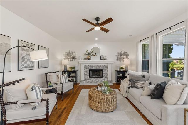 20803 S Skyview Lane, Spring Hill, KS 66083