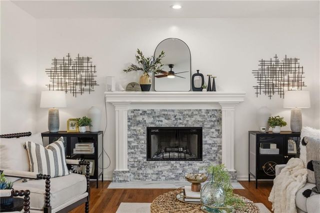 20803 S Skyview Lane, Spring Hill, KS 66083