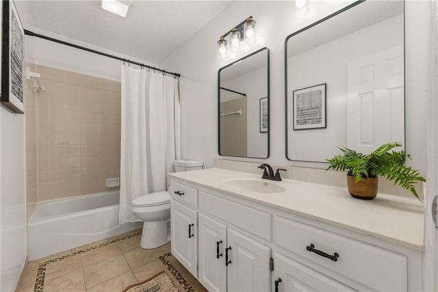 20803 S Skyview Lane, Spring Hill, KS 66083