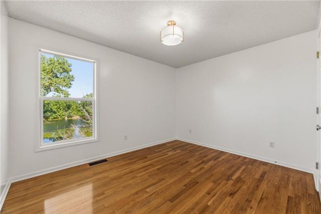 20803 S Skyview Lane, Spring Hill, KS 66083