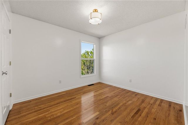 20803 S Skyview Lane, Spring Hill, KS 66083