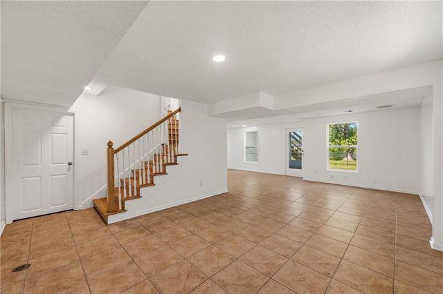 20803 S Skyview Lane, Spring Hill, KS 66083