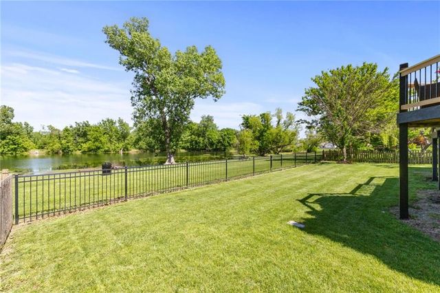 20803 S Skyview Lane, Spring Hill, KS 66083