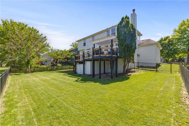 20803 S Skyview Lane, Spring Hill, KS 66083