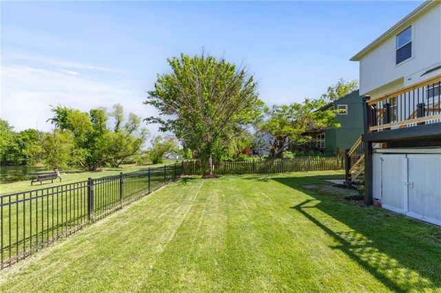20803 S Skyview Lane, Spring Hill, KS 66083