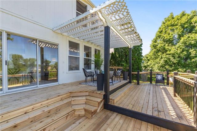 20803 S Skyview Lane, Spring Hill, KS 66083