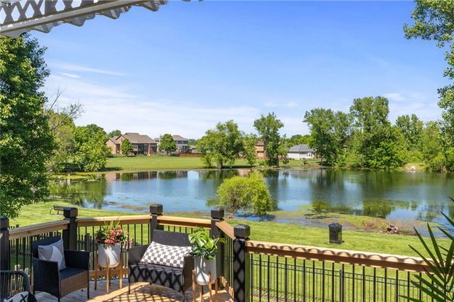 20803 S Skyview Lane, Spring Hill, KS 66083