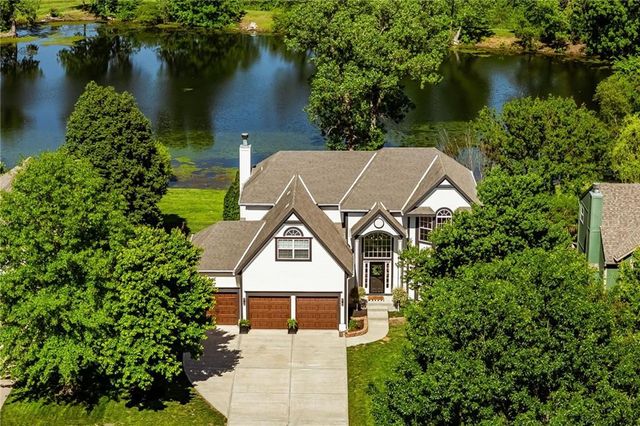 20803 S Skyview Lane, Spring Hill, KS 66083