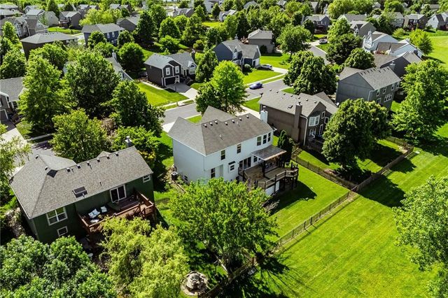 20803 S Skyview Lane, Spring Hill, KS 66083