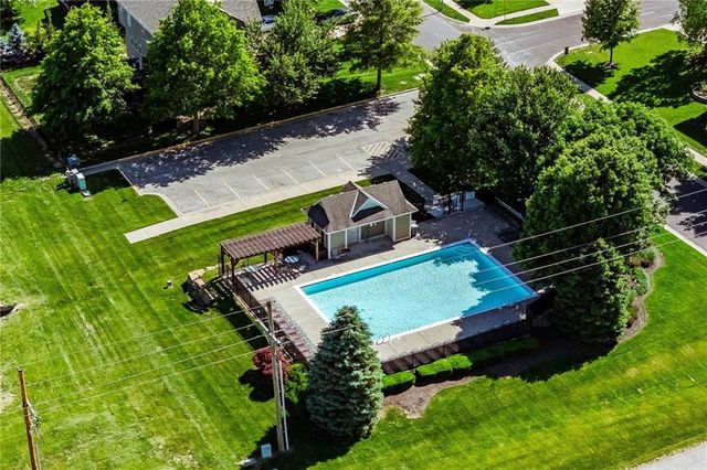 20803 S Skyview Lane, Spring Hill, KS 66083