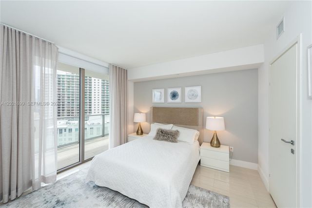 1300 Brickell Bay Dr 2900, Miami, FL 33131
