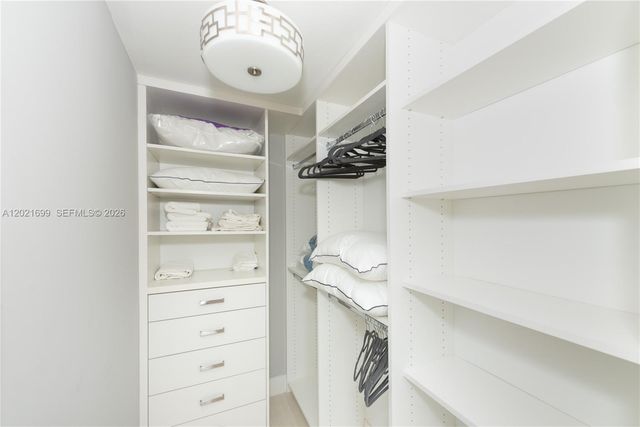 1300 Brickell Bay Dr 2900, Miami, FL 33131