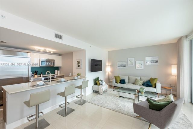 1300 Brickell Bay Dr 2900, Miami, FL 33131