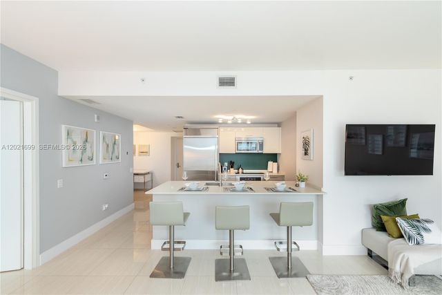 1300 Brickell Bay Dr 2900, Miami, FL 33131