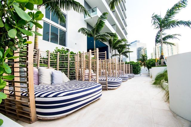 1300 Brickell Bay Dr 2900, Miami, FL 33131
