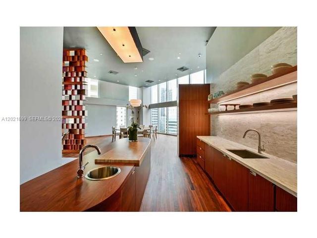 1300 Brickell Bay Dr 2900, Miami, FL 33131