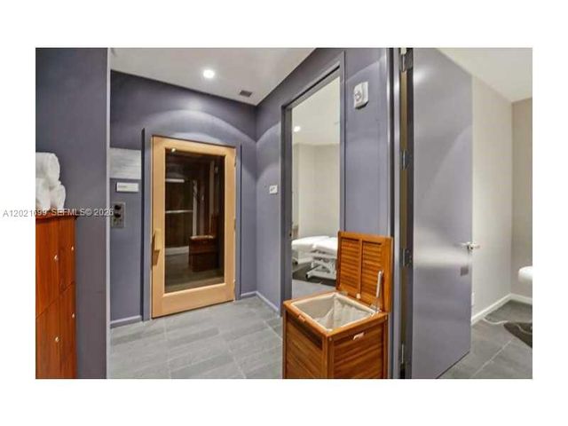 1300 Brickell Bay Dr 2900, Miami, FL 33131