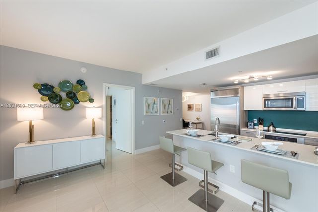 1300 Brickell Bay Dr 2900, Miami, FL 33131