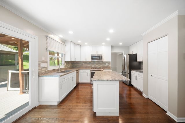 310 Chesterfield Lane, Vernon Hills, IL 60061