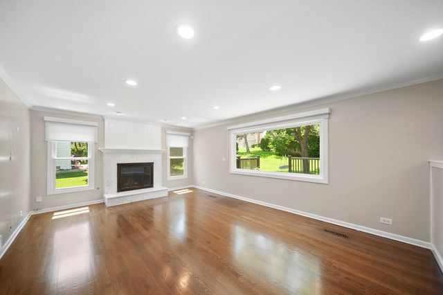 310 Chesterfield Lane, Vernon Hills, IL 60061